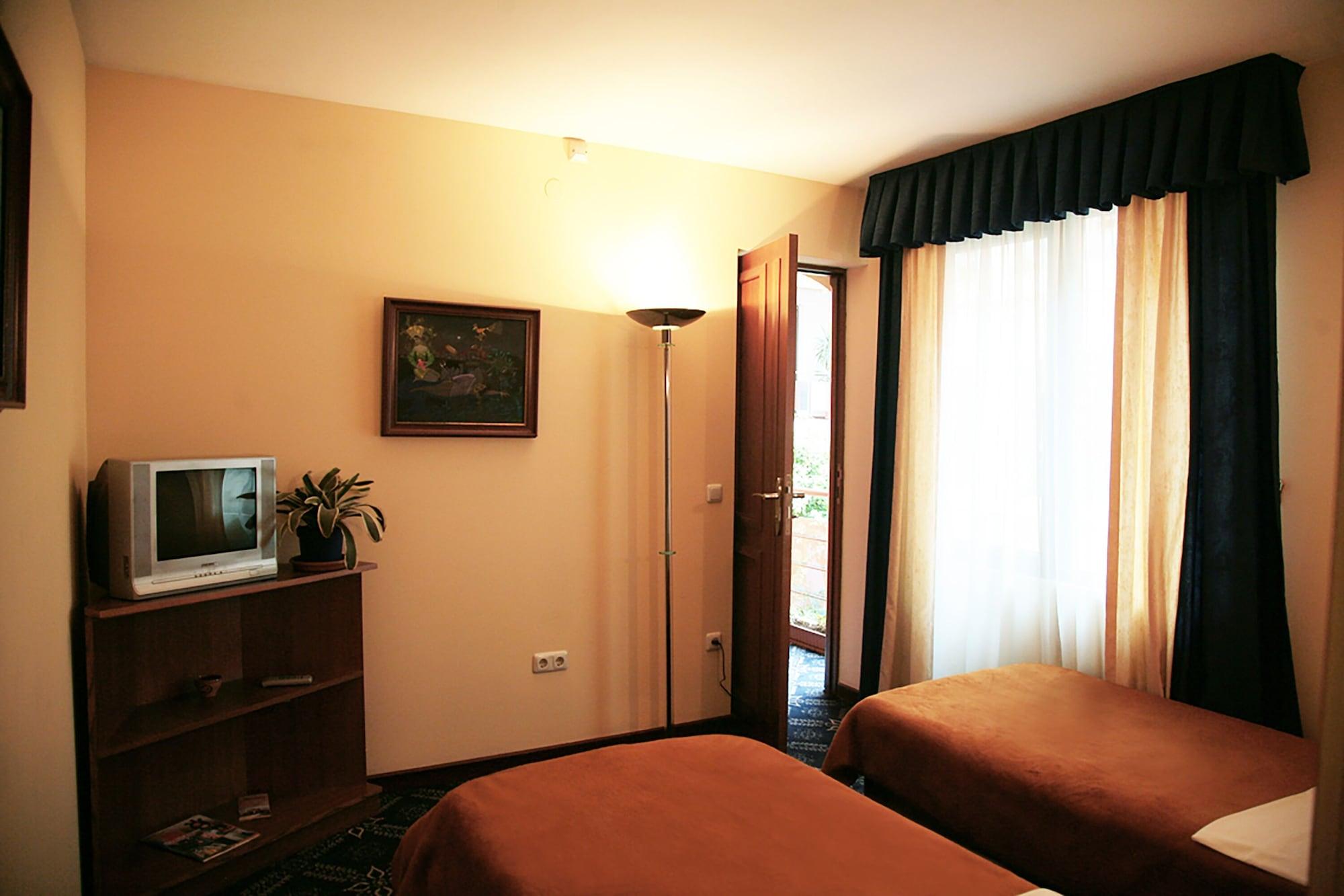 Ararat Hotel Jerevan Buitenkant foto