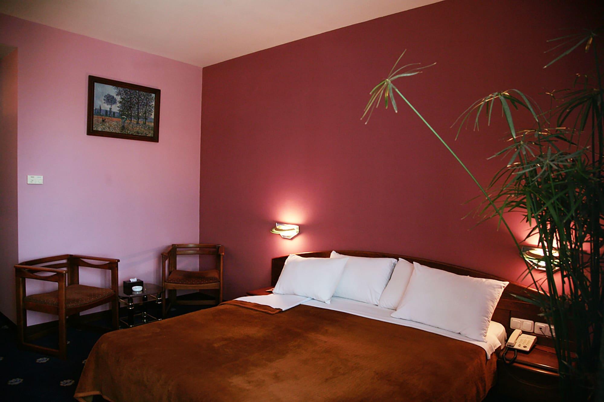 Ararat Hotel Jerevan Buitenkant foto