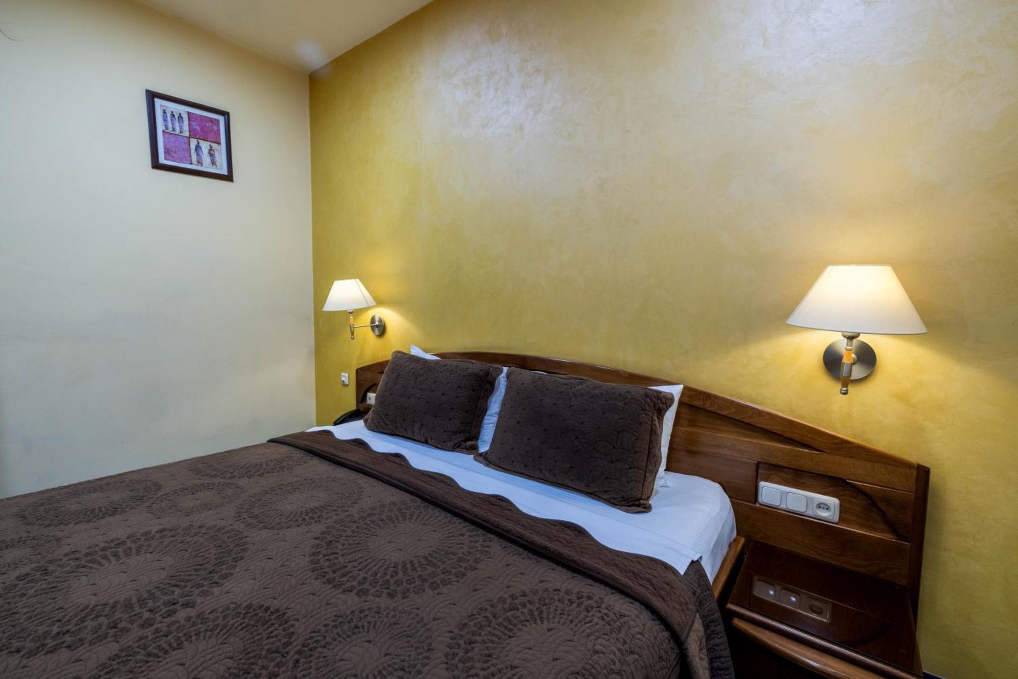 Ararat Hotel Jerevan Buitenkant foto