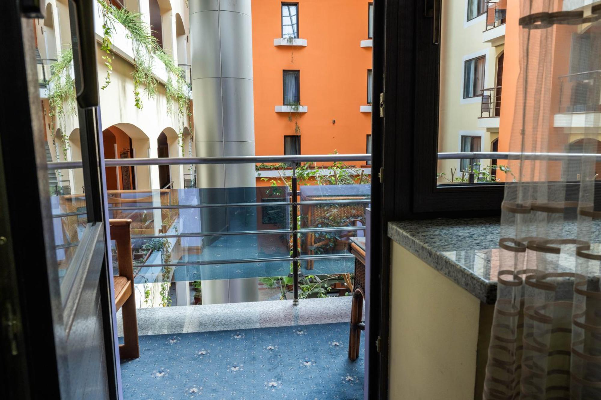 Ararat Hotel Jerevan Buitenkant foto