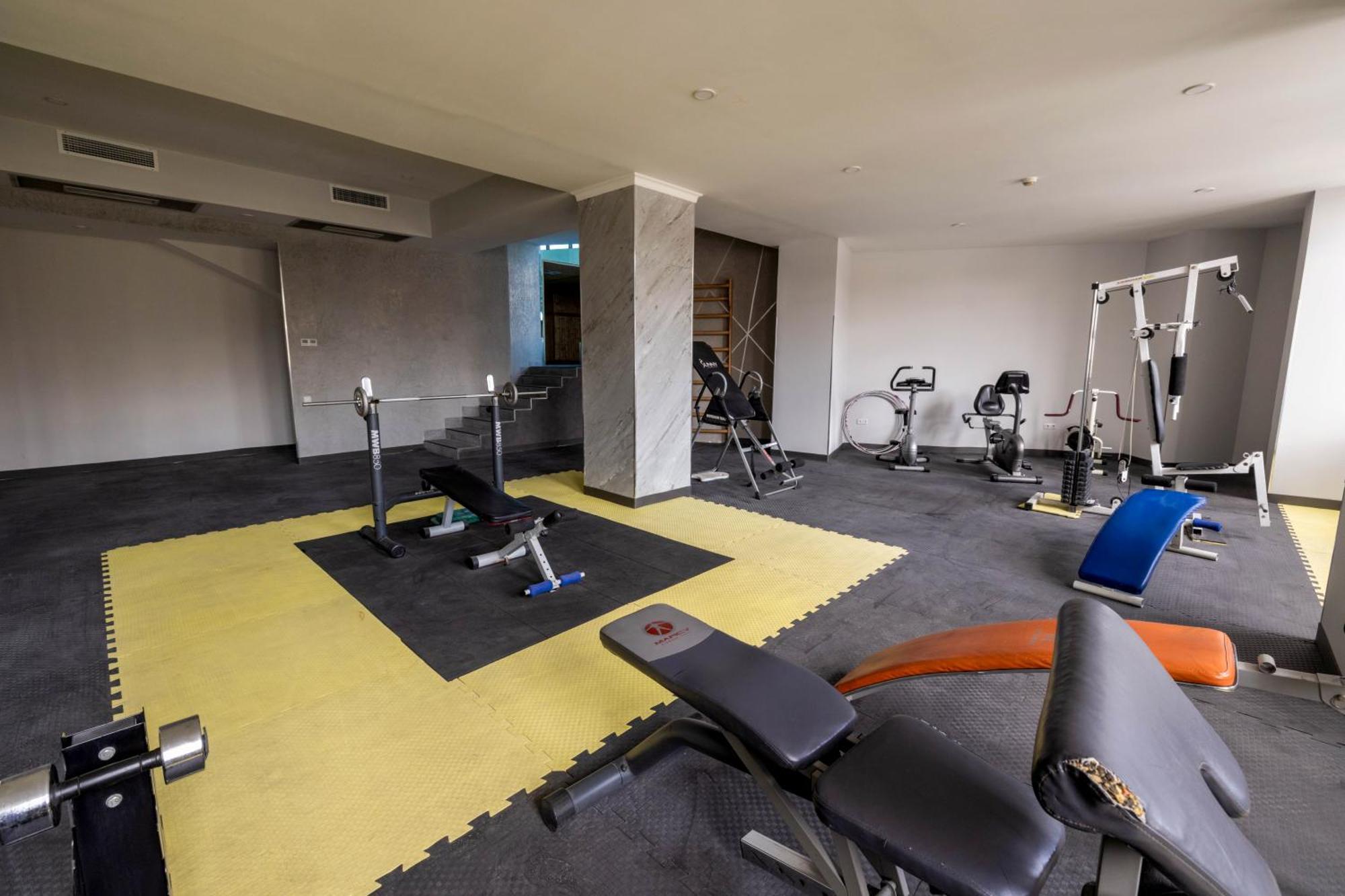 Ararat Hotel Jerevan Buitenkant foto