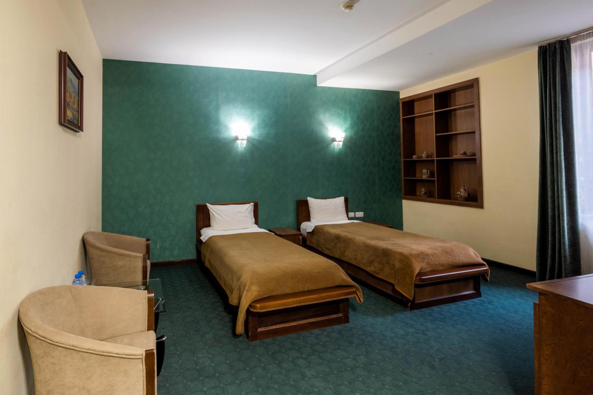 Ararat Hotel Jerevan Buitenkant foto