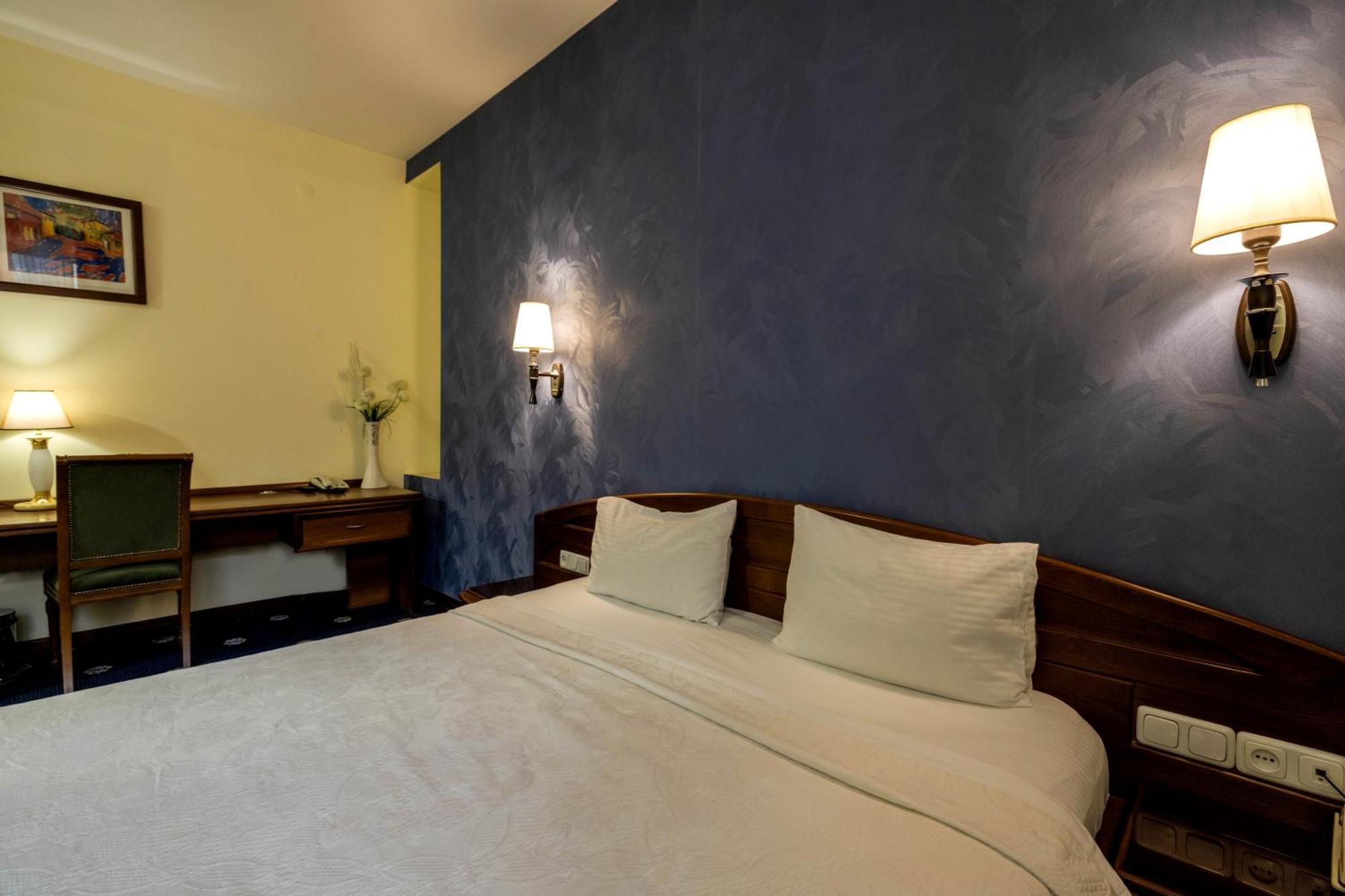 Ararat Hotel Jerevan Buitenkant foto