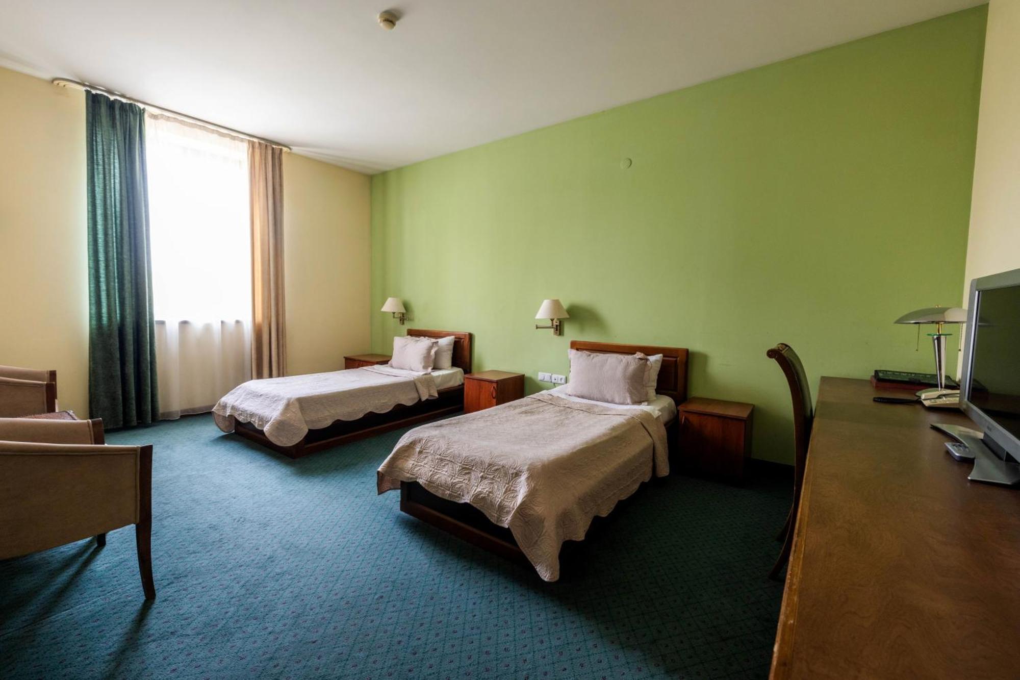 Ararat Hotel Jerevan Buitenkant foto