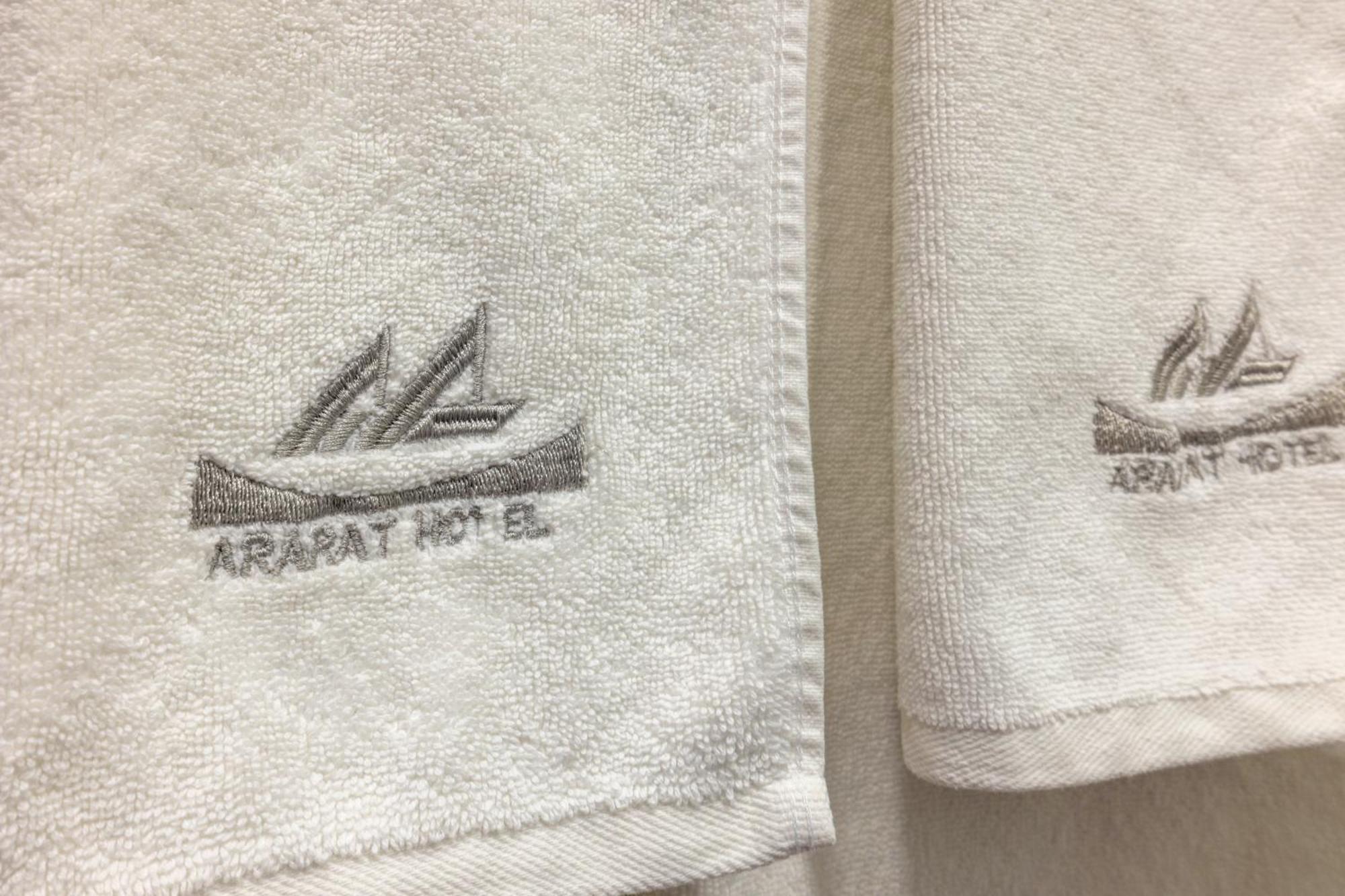 Ararat Hotel Jerevan Buitenkant foto