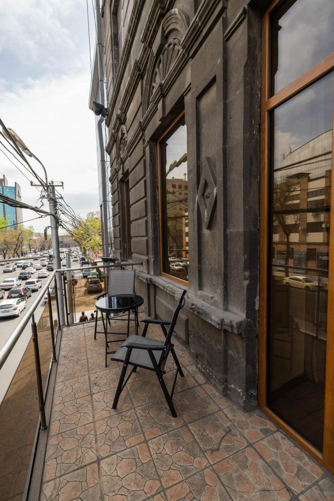 Ararat Hotel Jerevan Buitenkant foto