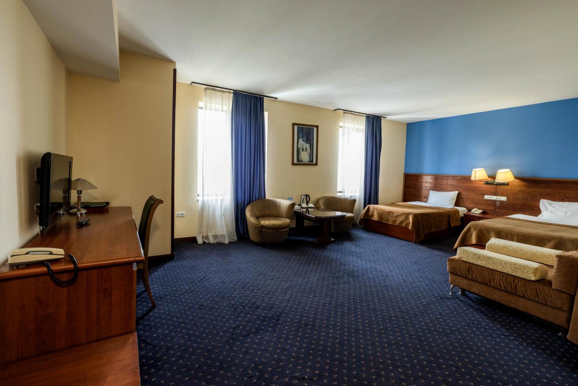 Ararat Hotel Jerevan Buitenkant foto