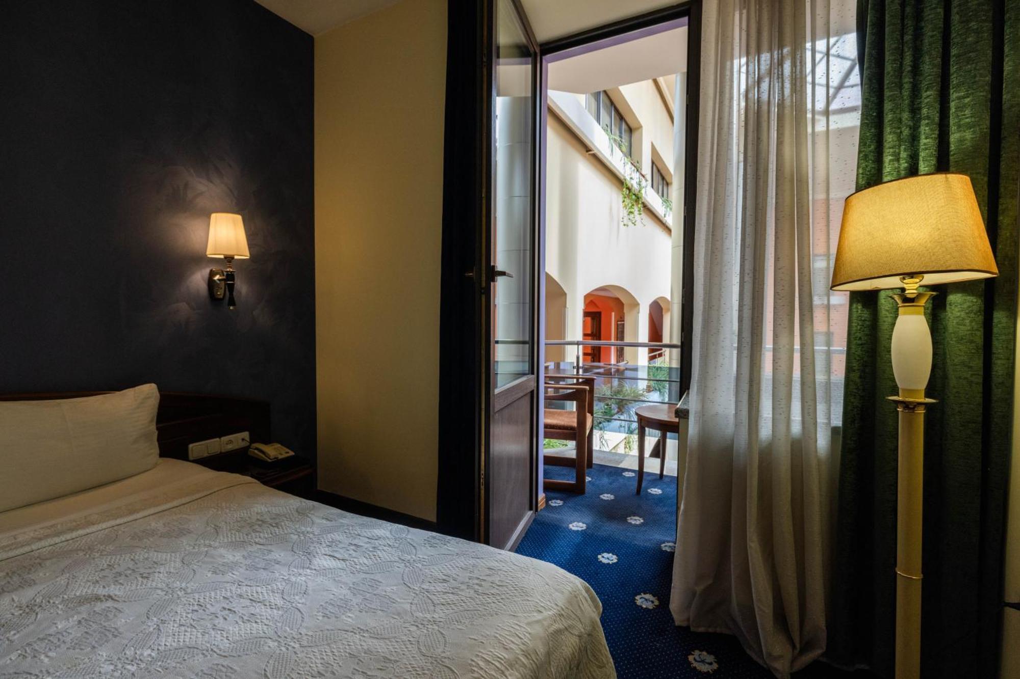 Ararat Hotel Jerevan Buitenkant foto