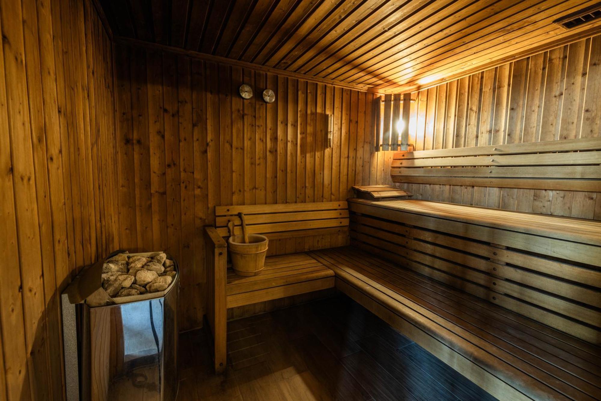 Ararat Hotel Jerevan Buitenkant foto