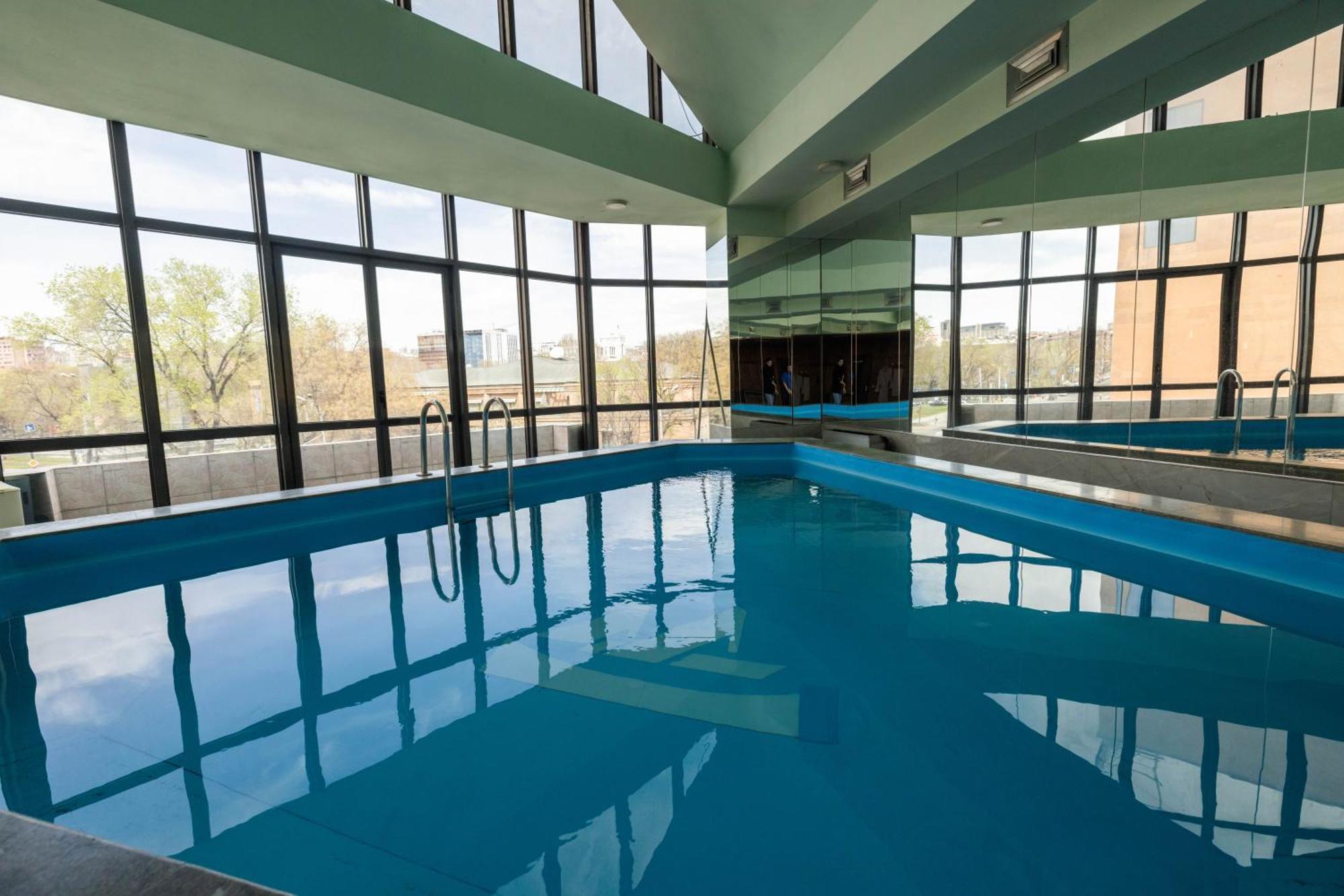 Ararat Hotel Jerevan Buitenkant foto