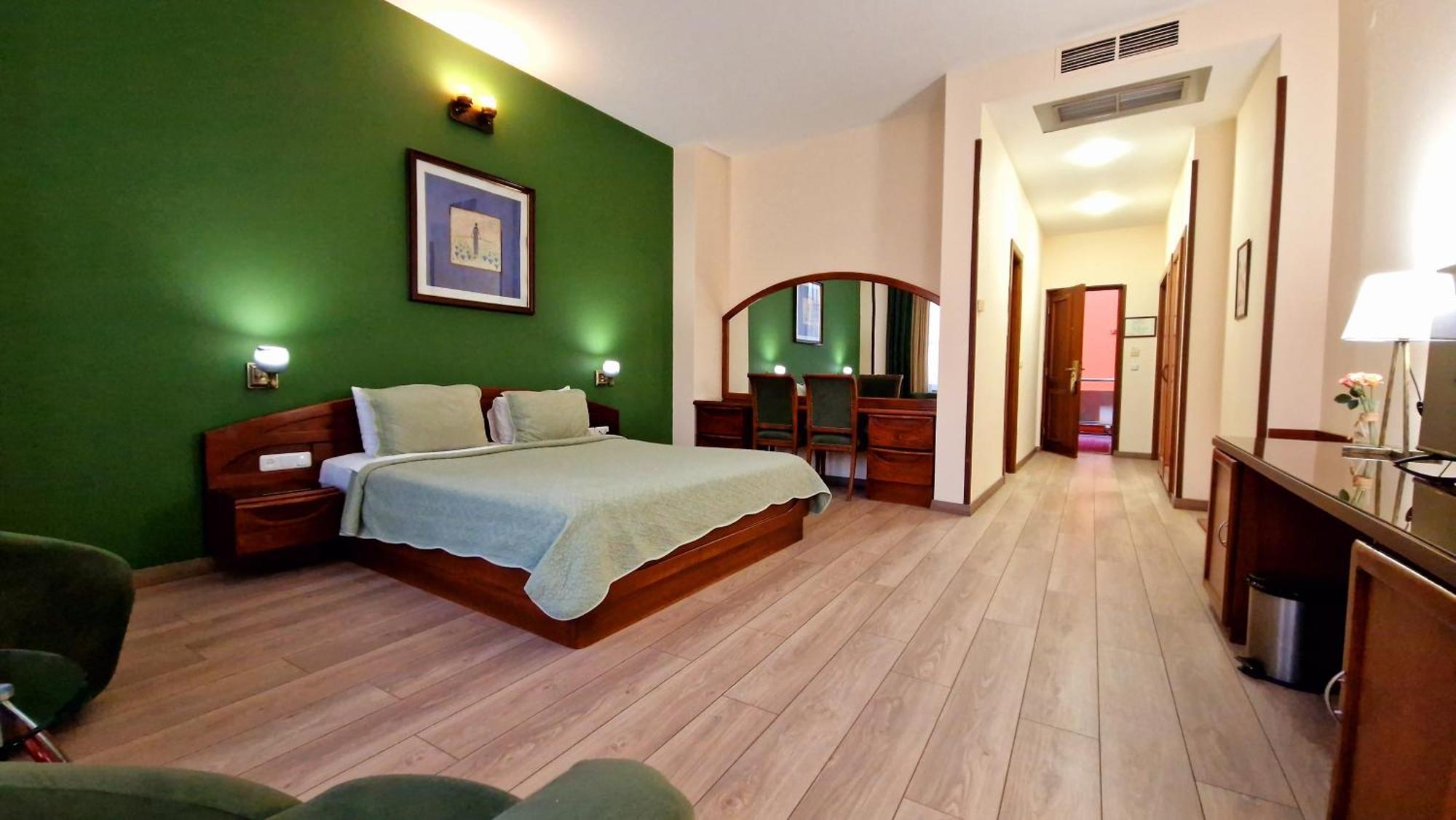 Ararat Hotel Jerevan Buitenkant foto