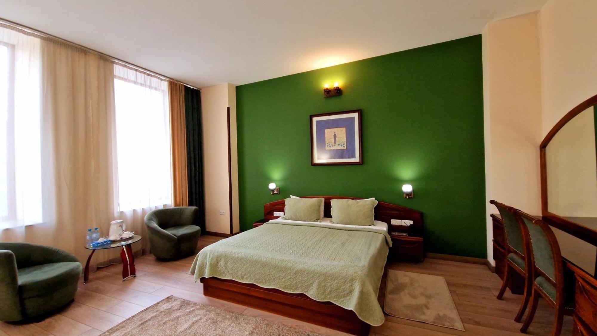 Ararat Hotel Jerevan Buitenkant foto