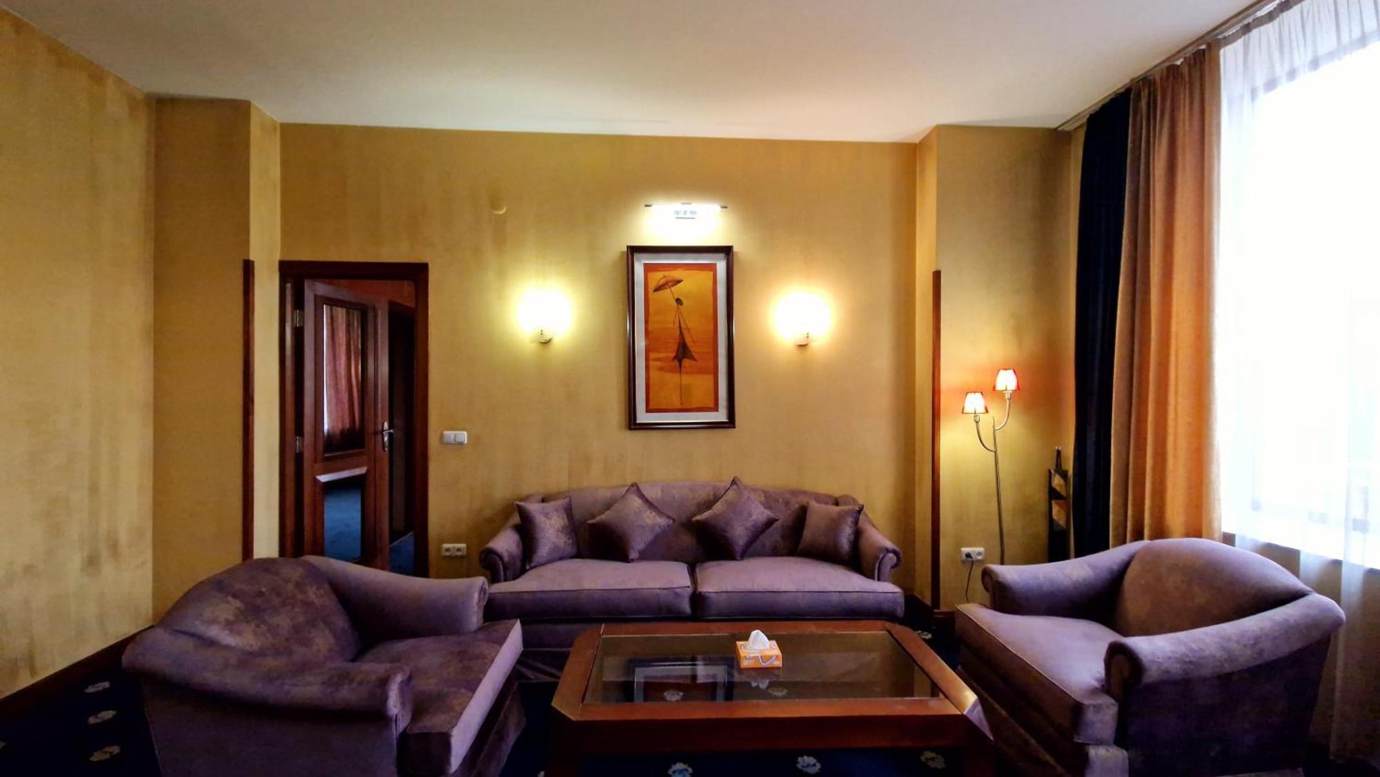 Ararat Hotel Jerevan Buitenkant foto