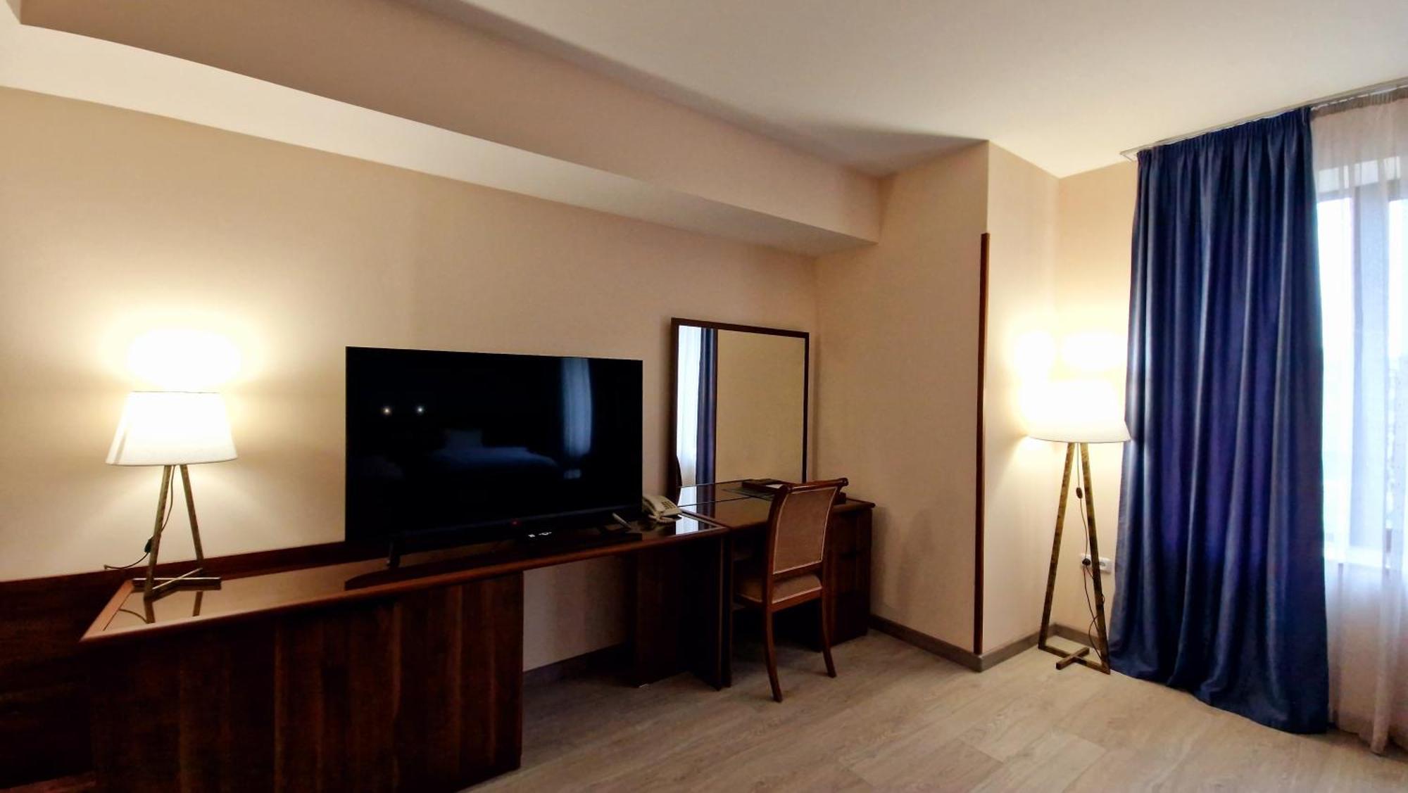 Ararat Hotel Jerevan Buitenkant foto