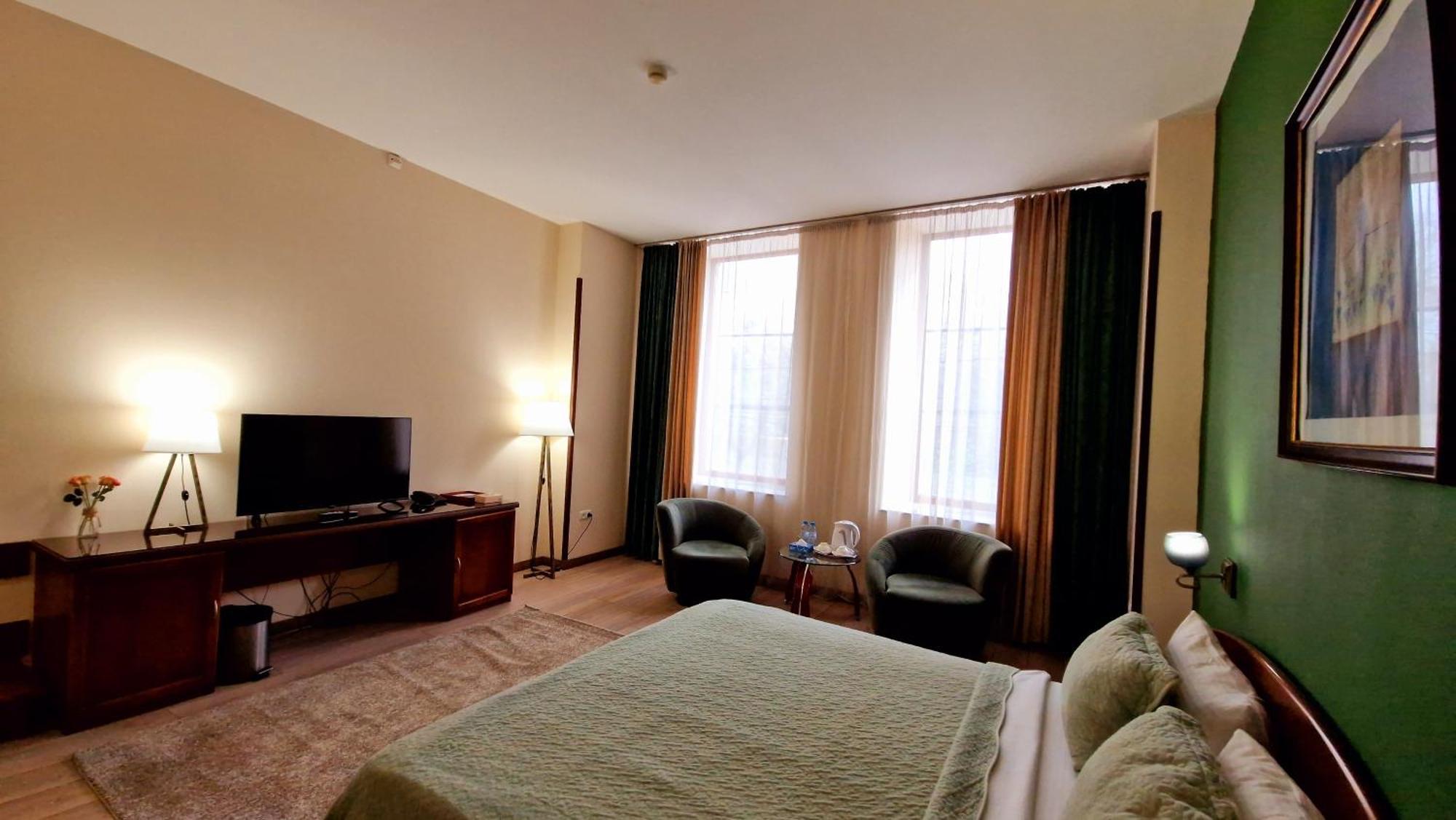 Ararat Hotel Jerevan Buitenkant foto