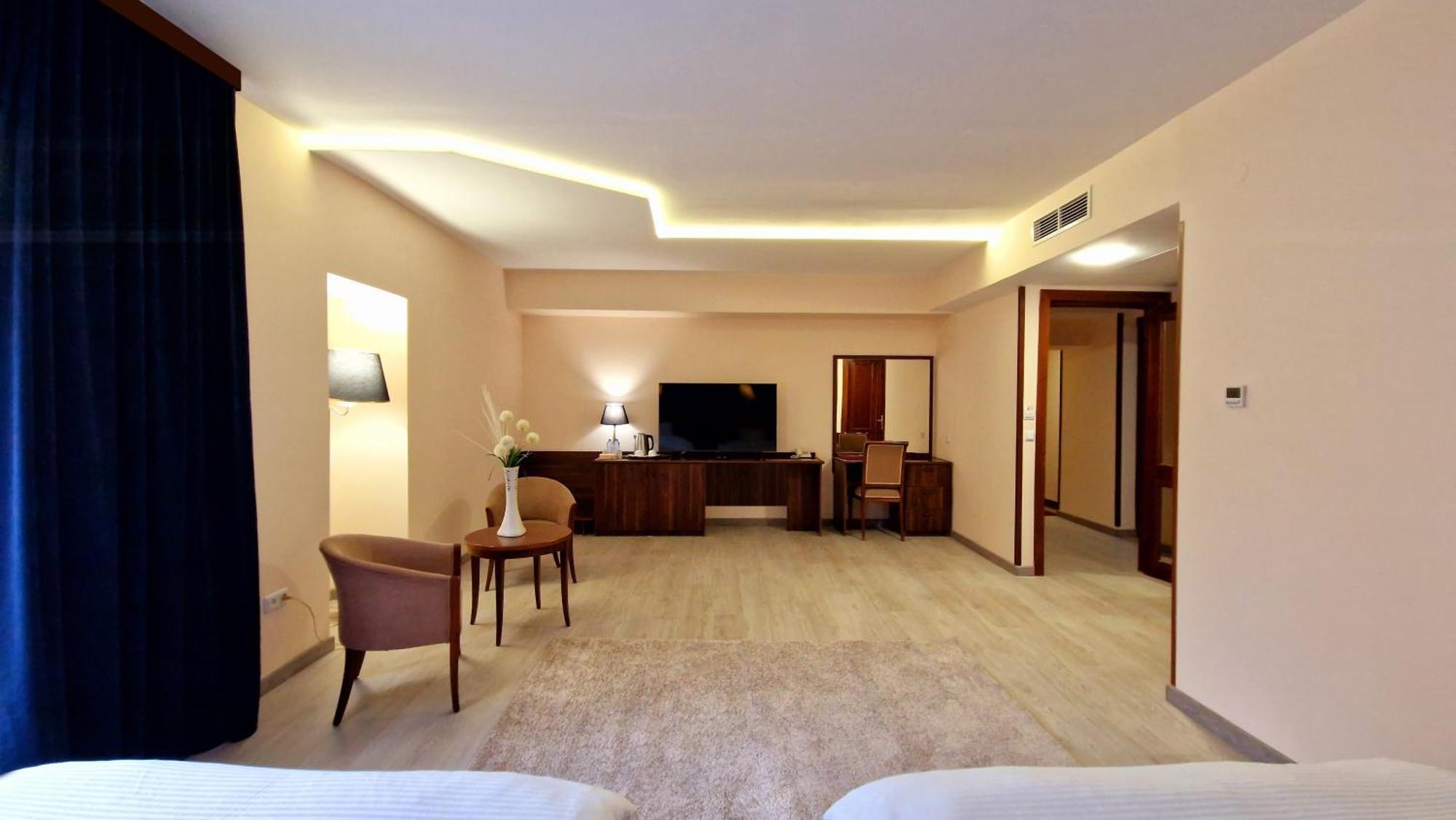 Ararat Hotel Jerevan Buitenkant foto