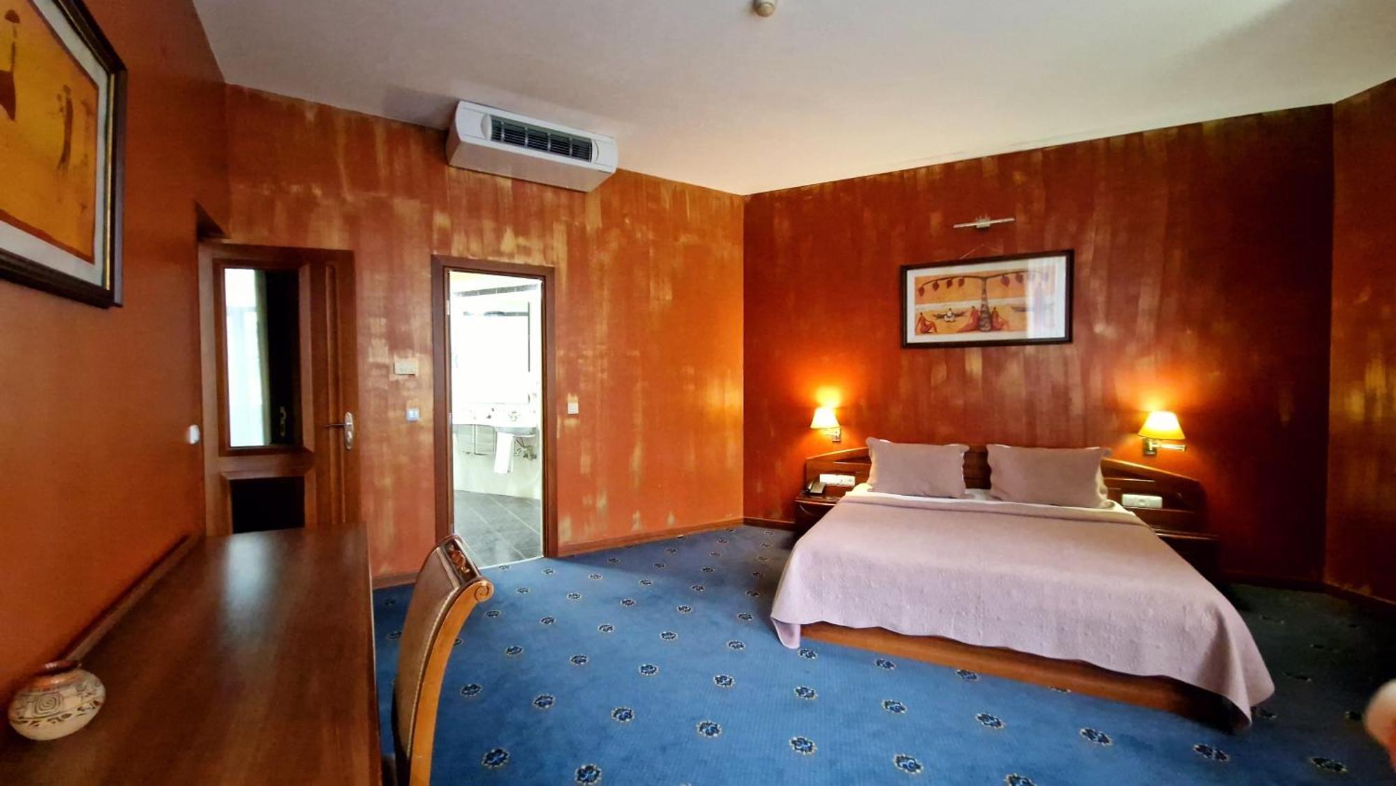 Ararat Hotel Jerevan Buitenkant foto