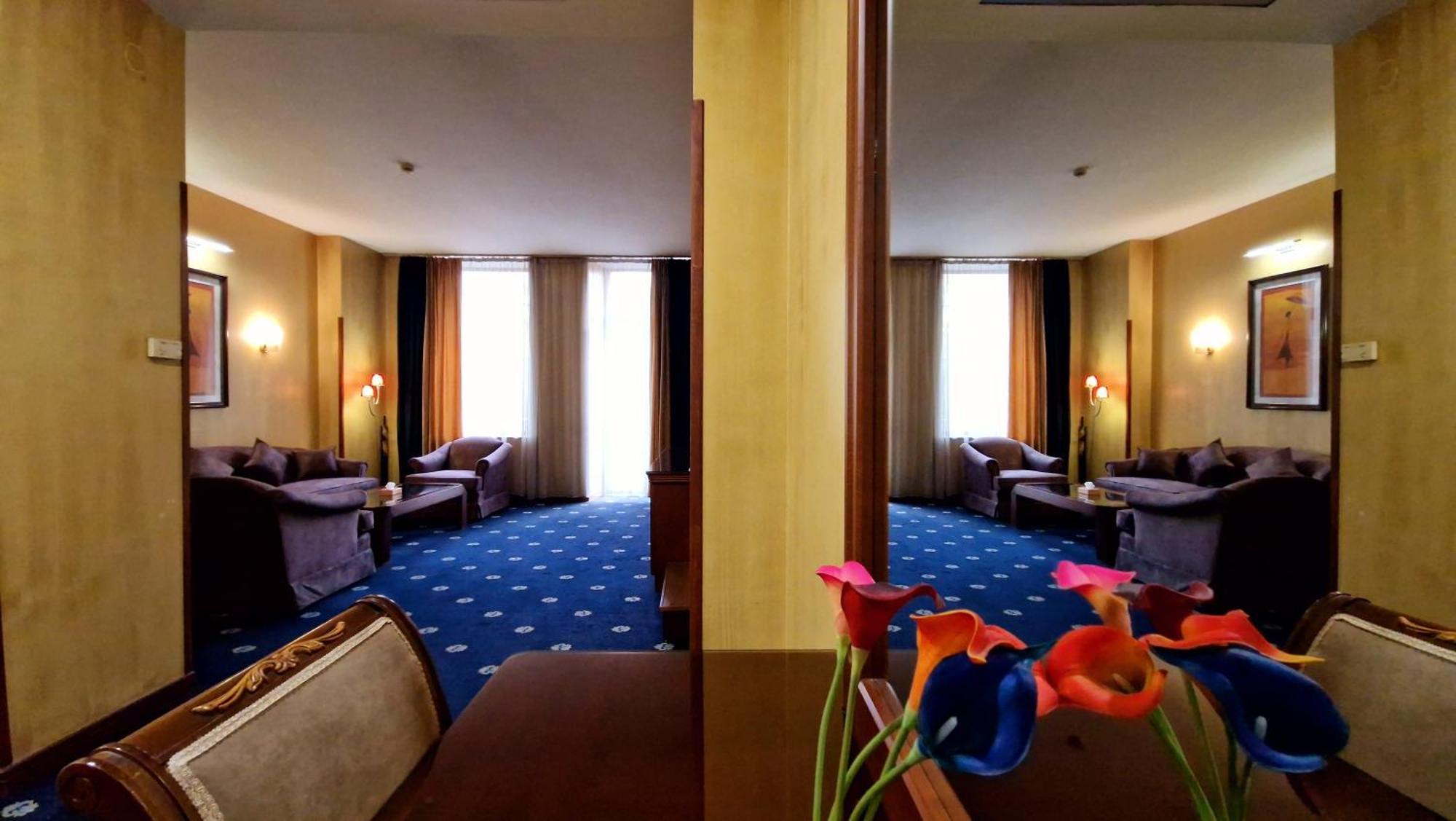 Ararat Hotel Jerevan Buitenkant foto