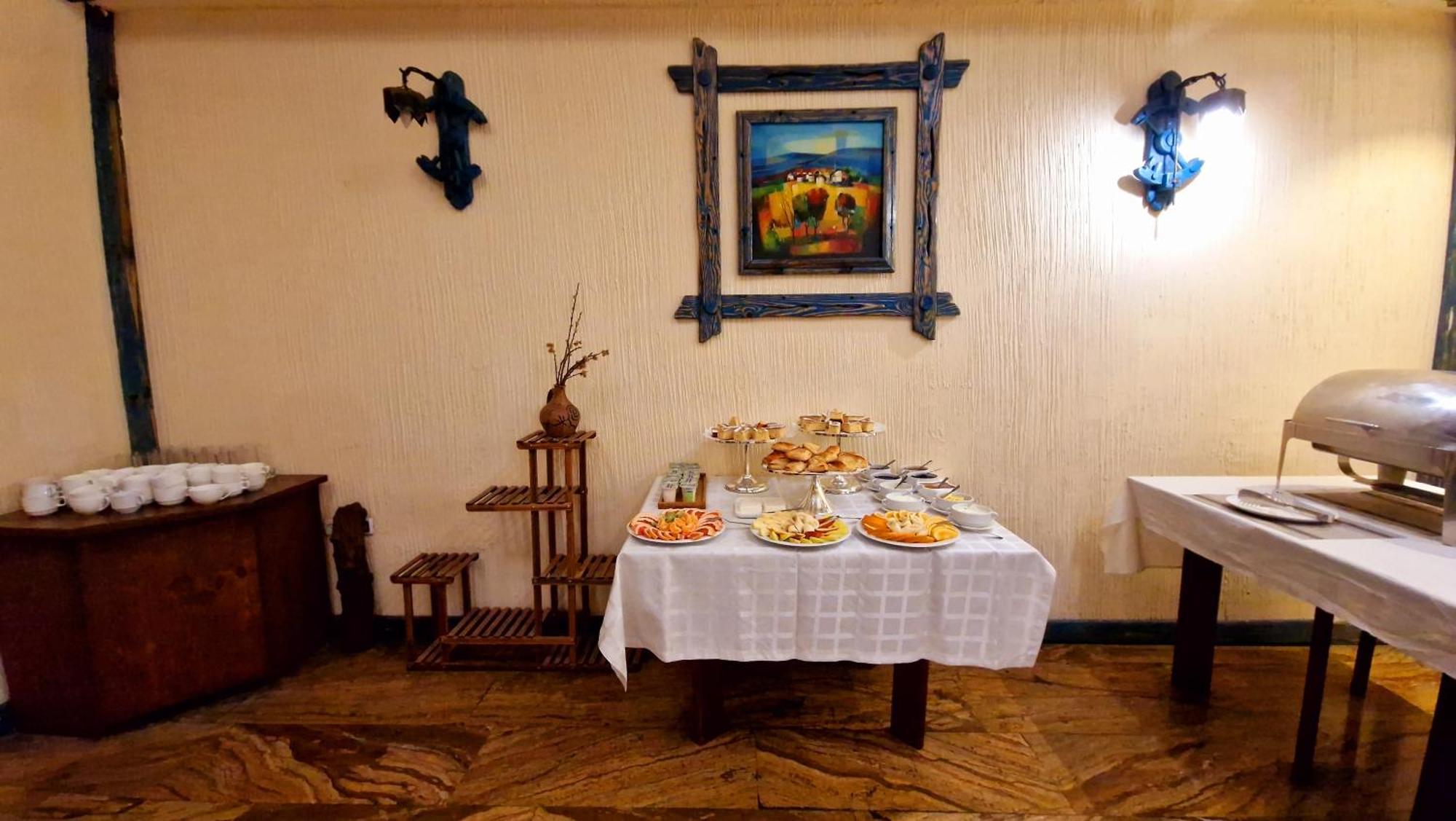 Ararat Hotel Jerevan Buitenkant foto