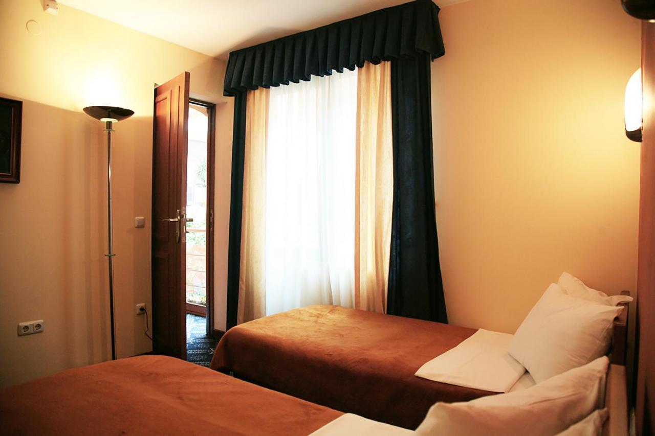 Ararat Hotel Jerevan Buitenkant foto