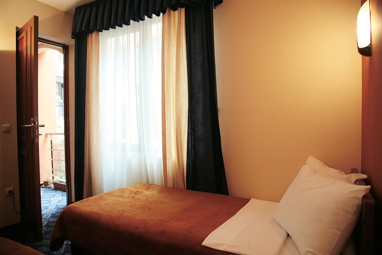 Ararat Hotel Jerevan Buitenkant foto