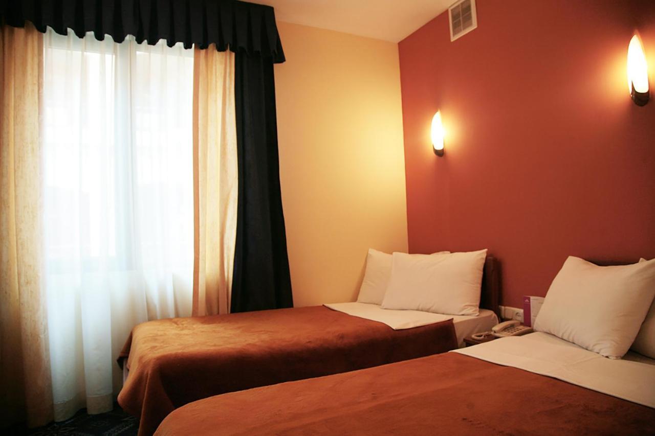 Ararat Hotel Jerevan Buitenkant foto