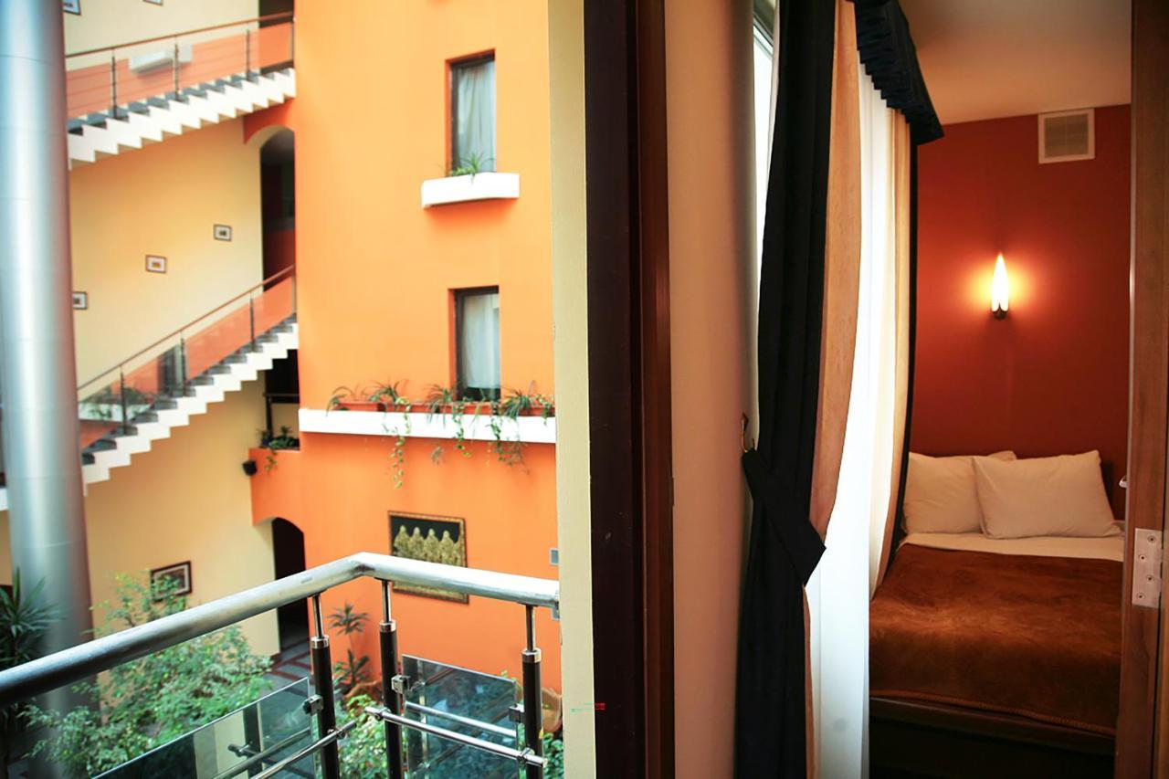 Ararat Hotel Jerevan Buitenkant foto
